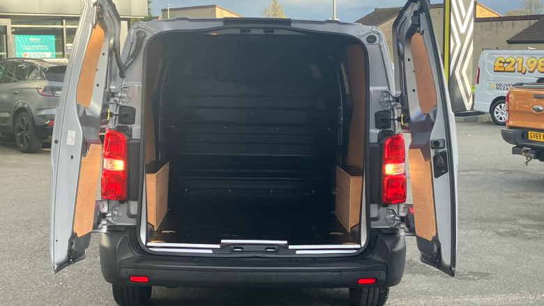 Vauxhall Vivaro L2 Diesel 3100 2.0d 145PS Dynamic H1 Van Auto